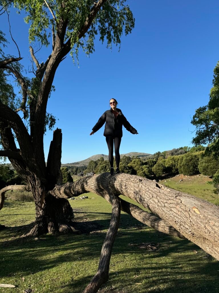 Woman standing on tree in Tandil